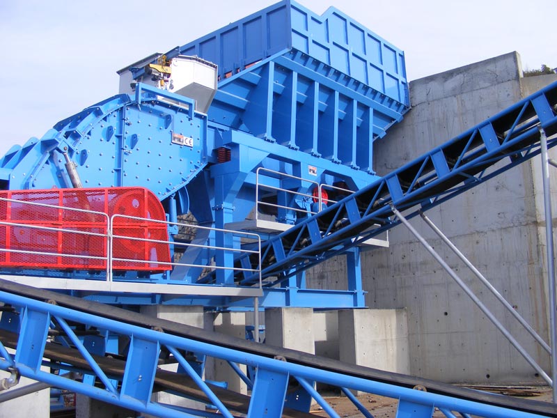 The transmission device occupies an important position in the entire ball mill